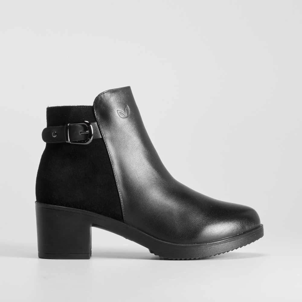 Botín Hebilla Tacón Bimaterial COMFEET 3 Botín Hebilla Tacón Bimaterial COMFEET