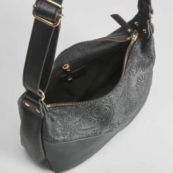 Bandolera Grabada Negra SENDA ROAD 7 Bandolera Grabada Negra SENDA ROAD -Moda Zapatos Tienda cdd5b085 978f 4744 b6b8 e30cda3b11e8 23260bos0bb1n54 000 003